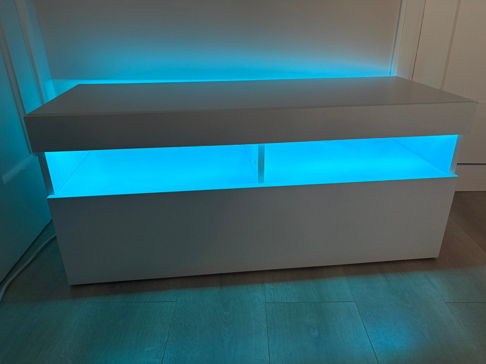 Tv kastje met lichtstrip, Ophalen, Gebruikt