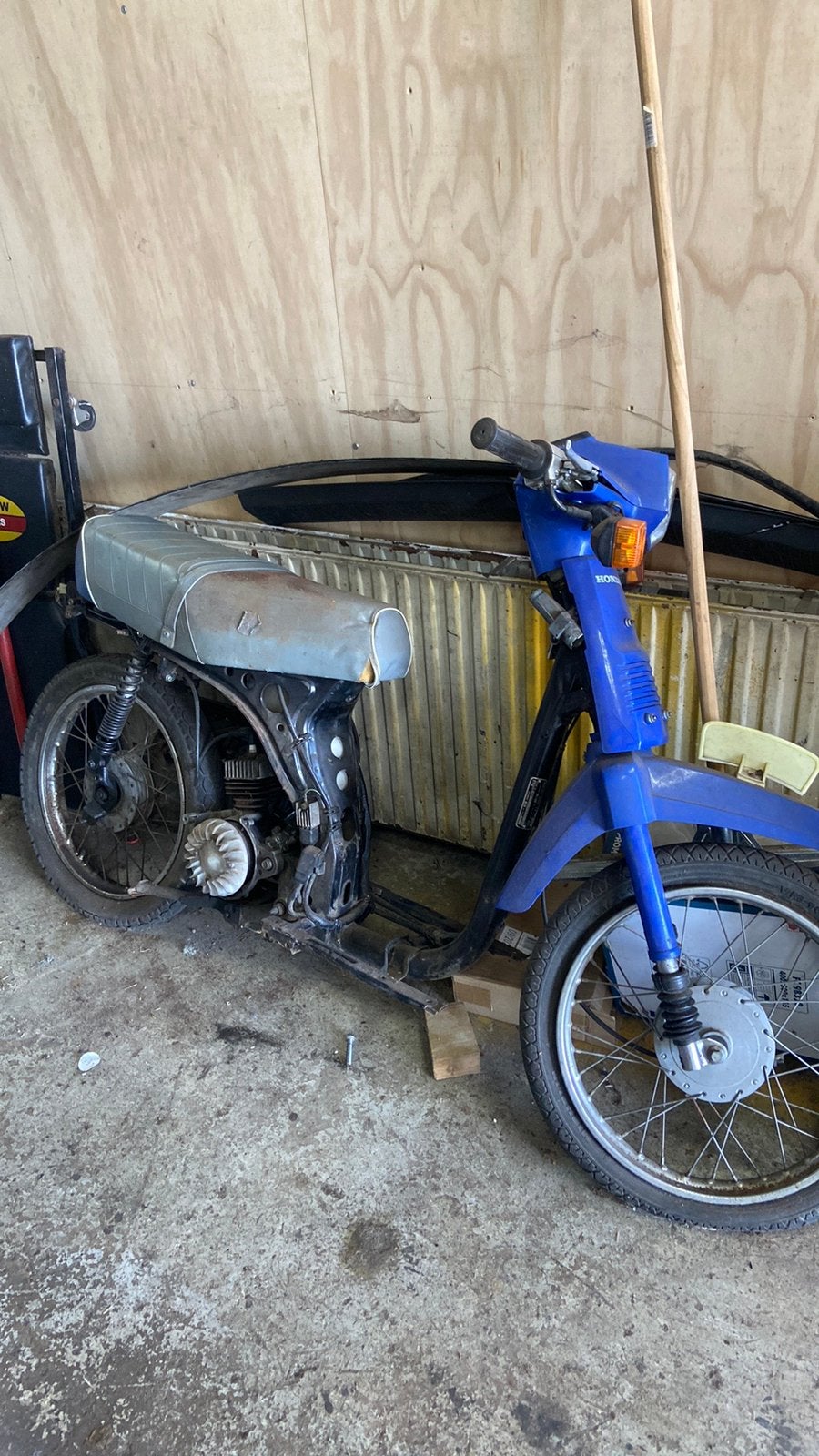 Honda scoopy voor onderdelen, Fietsen en Brommers, Maximaal 45 km/u, 0 versnellingen, 49 cc, Ophalen