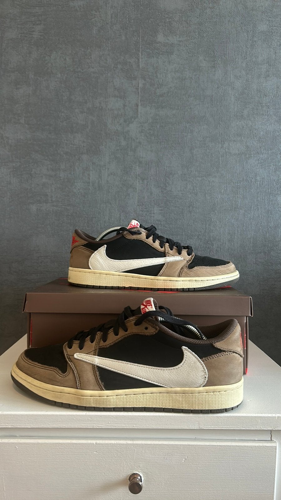 Air Jordan 1 Low Mocha, Ophalen of Verzenden, Zo goed als nieuw, Bruin, Sneakers of Gympen