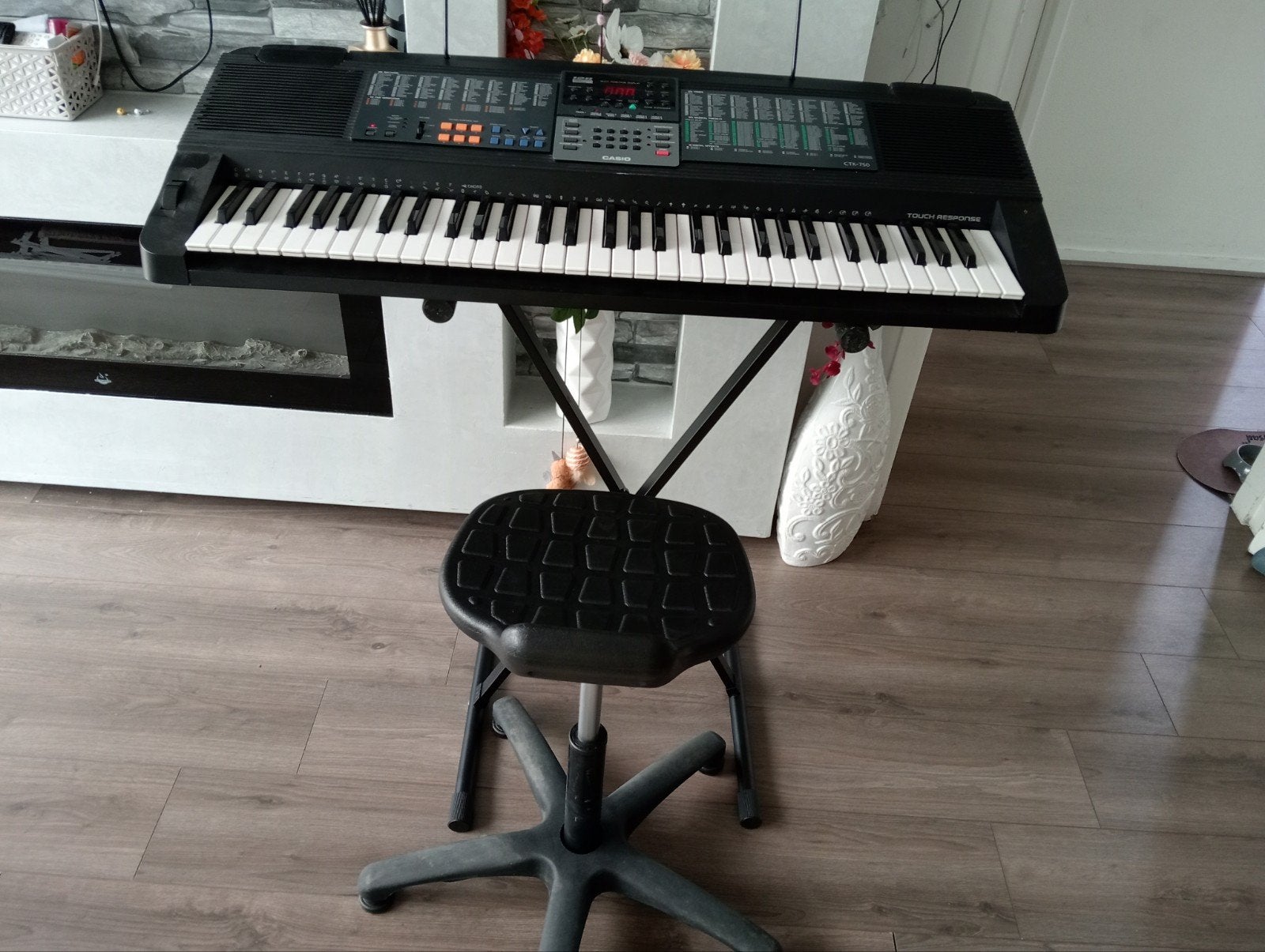 Casio CTK-750 Keyboard met standaard en kruk, Ophalen, Casio, Aanslaggevoelig, 61 toetsen