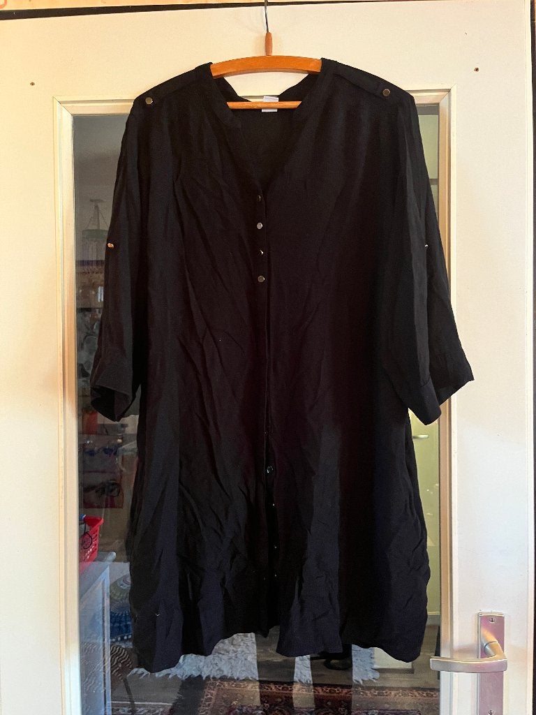Mooie zwarte tuniek met knoopjes maat 48 nu voor 17,99€, Zwart, Maat 46/48 (XL) of groter, Ophalen of Verzenden, Zo goed als nieuw