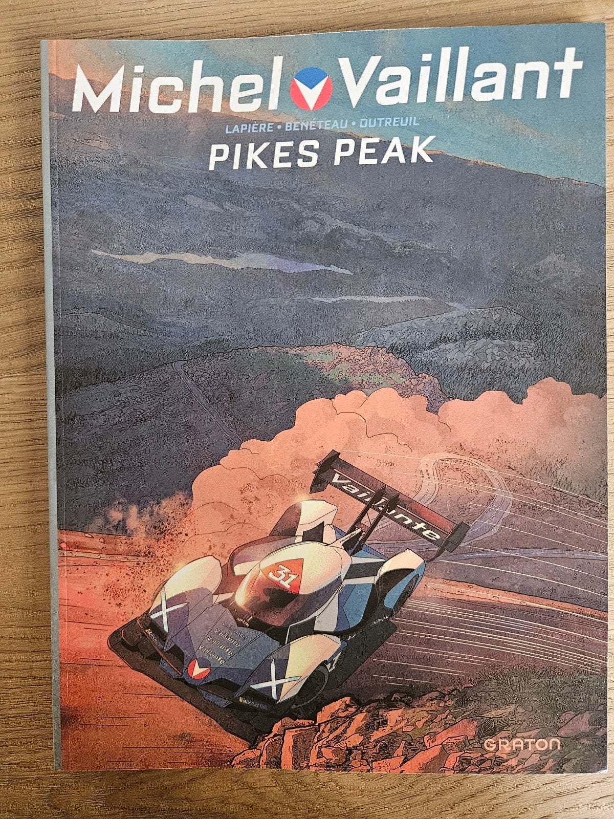 Michel Vaillant - Pikes Peak - Stripboek, Eén stripboek, Ophalen of Verzenden, Zo goed als nieuw, Lapierre, Bénéteau, Dutreil