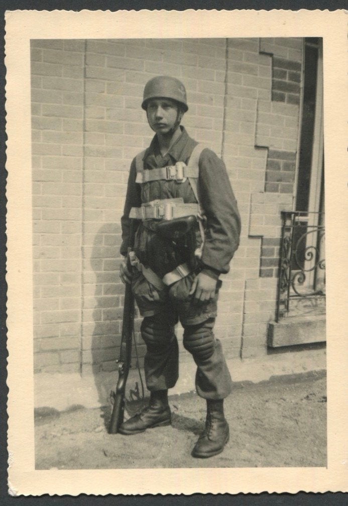 Zeldzame foto van fallschirmjäger met geweer, Verzamelen, Verzenden, Landmacht, Overige gebieden, Foto of Poster
