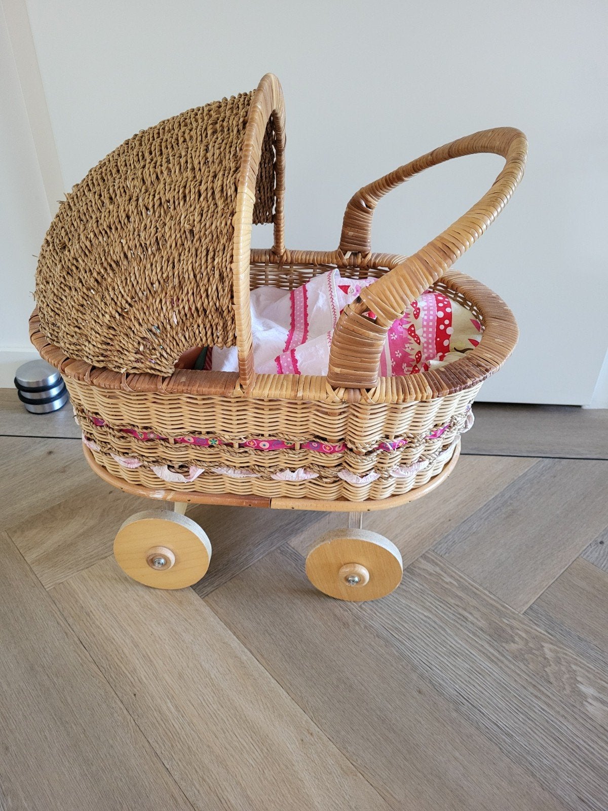 GRATIS. Poppenwagen riet., Ophalen, Gebruikt, Babypop