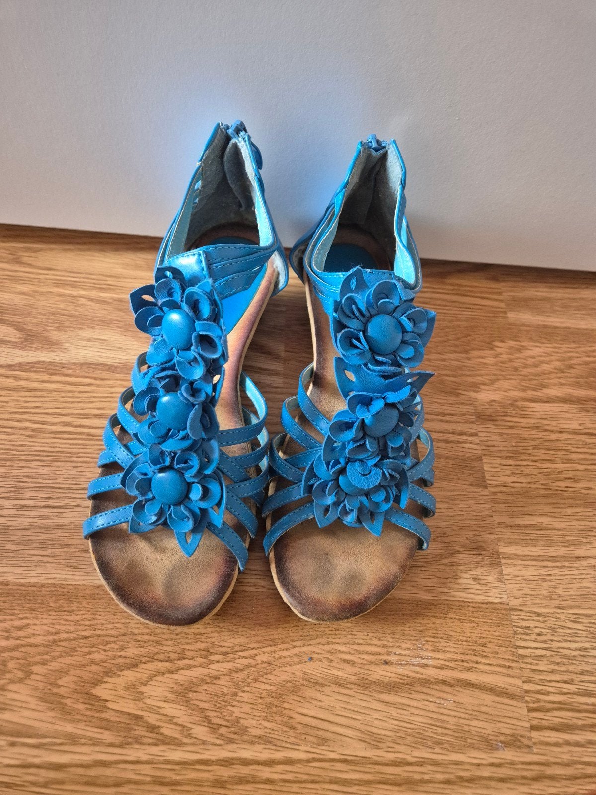 Blauwe gladiator sandalen met sleehak en bloemen - maat 38, Ophalen of Verzenden, Blauw, Sandalen of Muiltjes