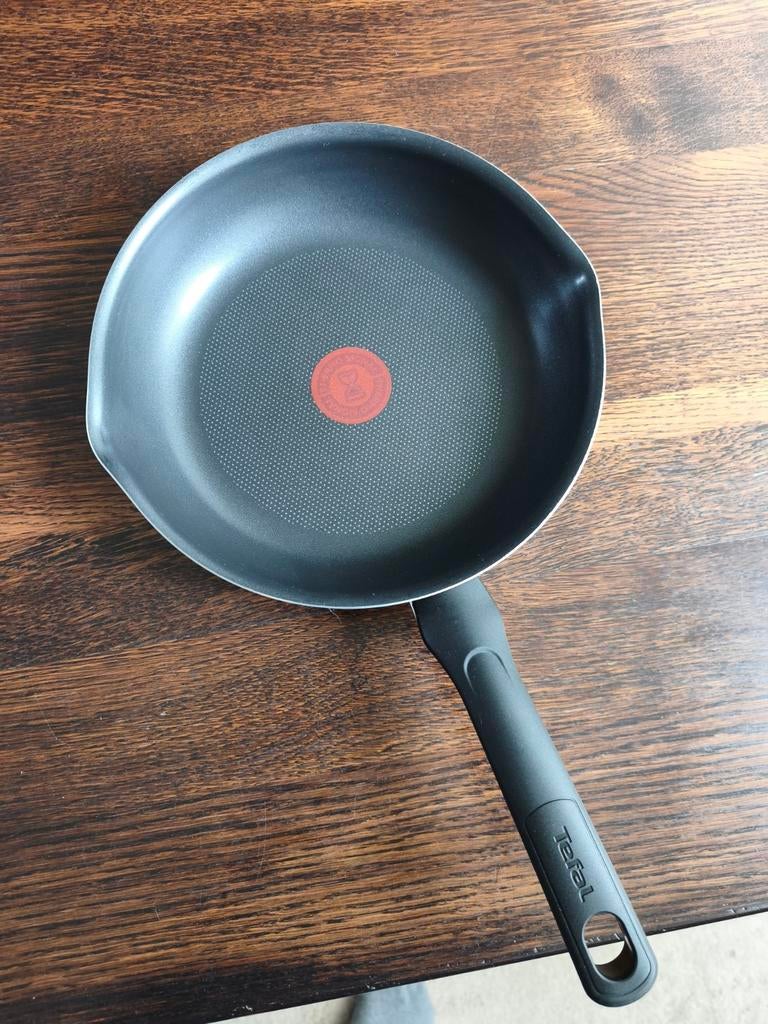 Tefal Day by Day pannen: 2x 20cm (nieuw) en 1x 24cm, Ophalen, Keramische plaat, Aluminium, Pannenset