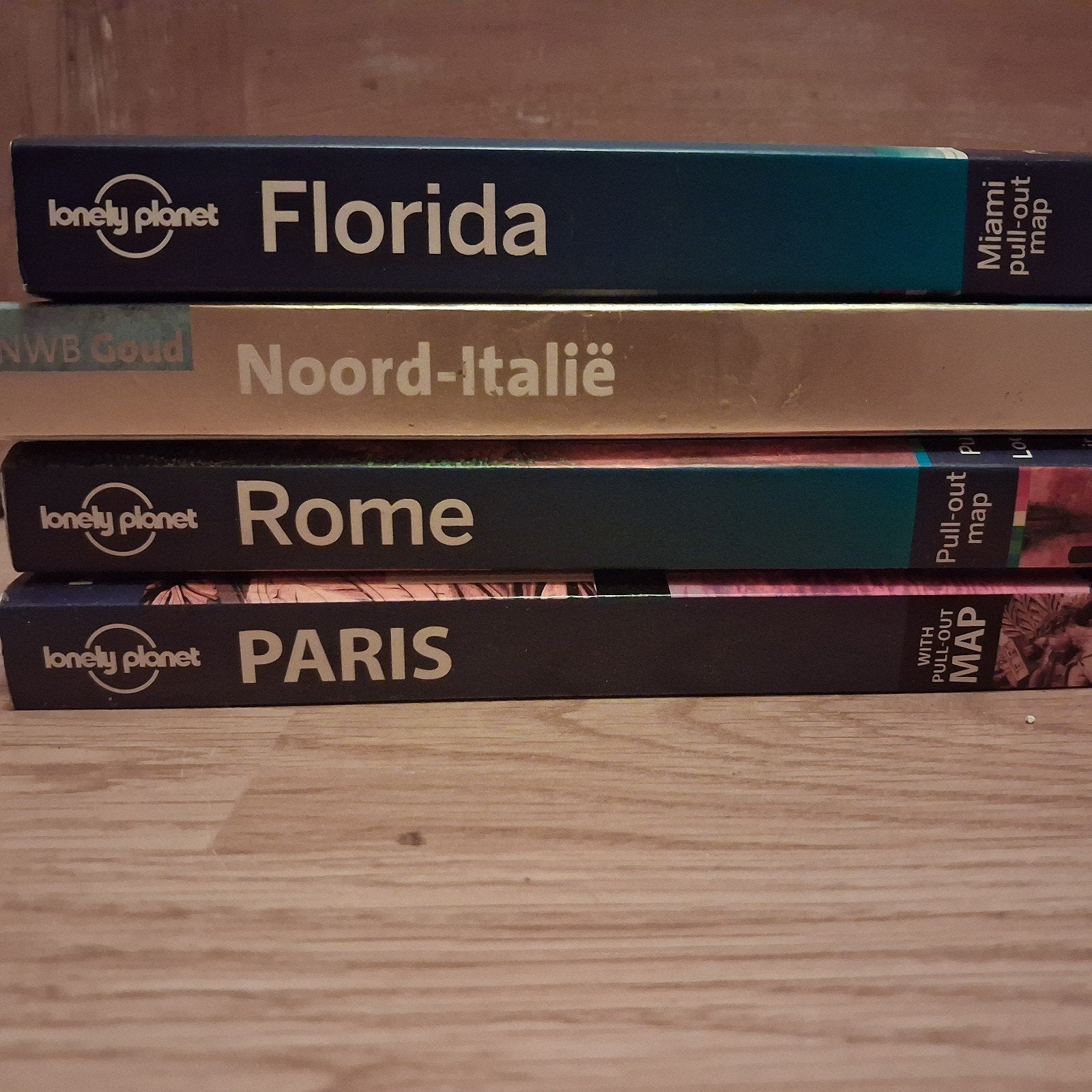 Lonely planet 2.50 p.s Parijs/ Florida/Rome/ etc, Verzenden, Europa, Reisgids of -boek, ANWB