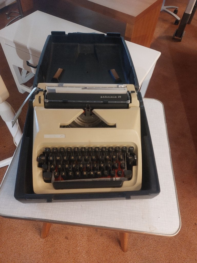 Triumph-adler Gabriele 25 typemachine ( 501150), Diversen, Ophalen