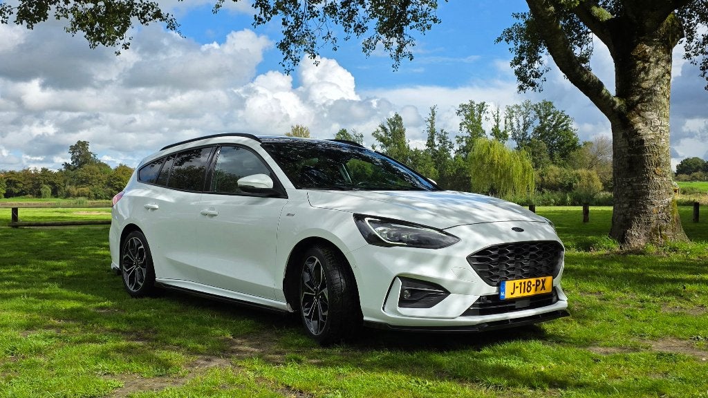 Foto 3 van Ford Focus Wagon 1.5 ST-Line 8-Aut 2020 Full Pano Body Trekh