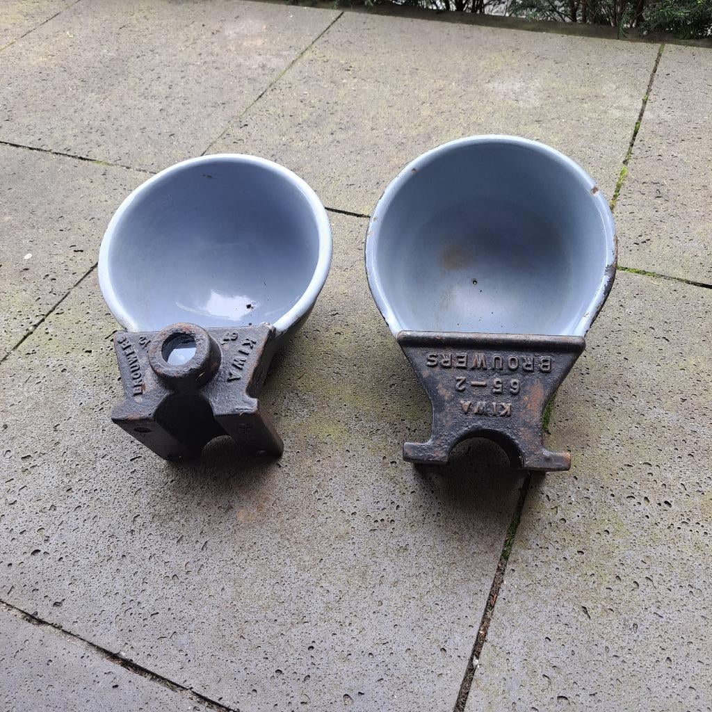 2 drinkbakjes, Tuin en Terras, Bloembakken en Plantenbakken, Ophalen, Gebruikt, Minder dan 30 cm, Rond