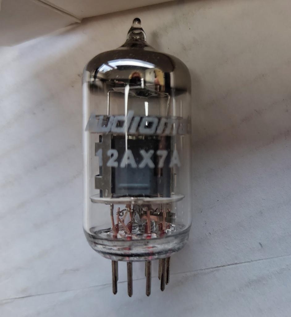 1x 12AX7A / ECC83 elektronenbuis Telefunken, Ophalen of Verzenden, Telefunken, Bart@klankbart.nl, Audio en Video