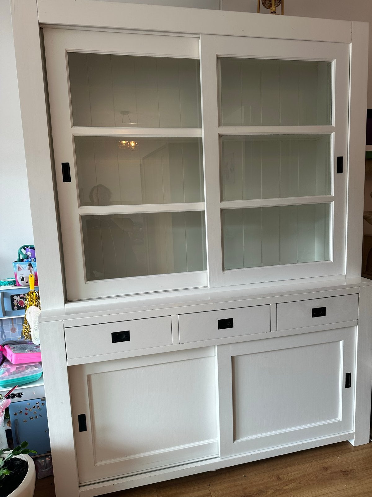 Witte buffetkast met schuifdeuren en lades 220 cmx164x 50 cm