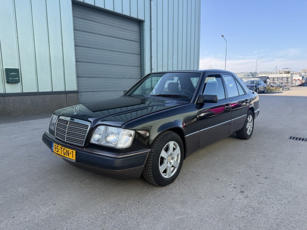 Mercedes-Benz E-Klasse 200-500 230 BELASTINGVRIJ 5BAK, Auto's, Oldtimers, Bedrijf, Te koop, ABS, Centrale vergrendeling, Lederen bekleding