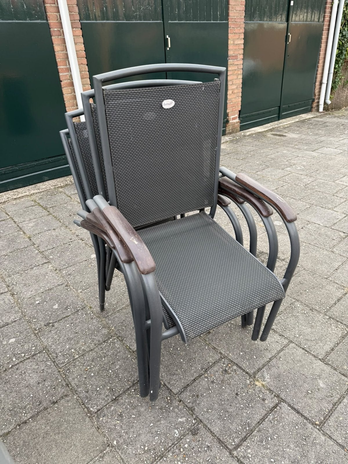 Te koop aangeboden: 4 mooie en stevige Hartman tuinstoelen., Ophalen, Gebruikt, Metaal, Stapelbaar