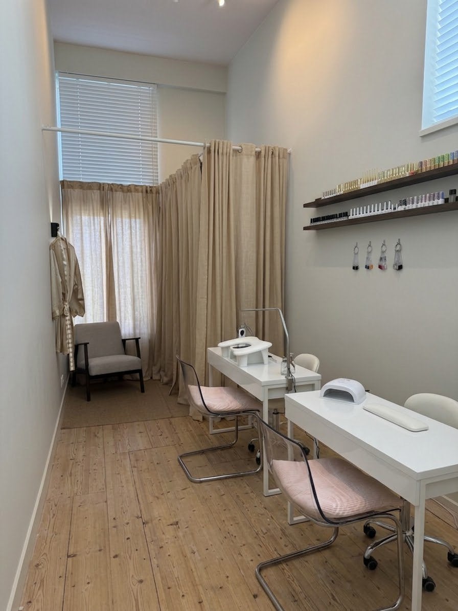 Nail Space Available, Minder dan 20 m², Amsterdam