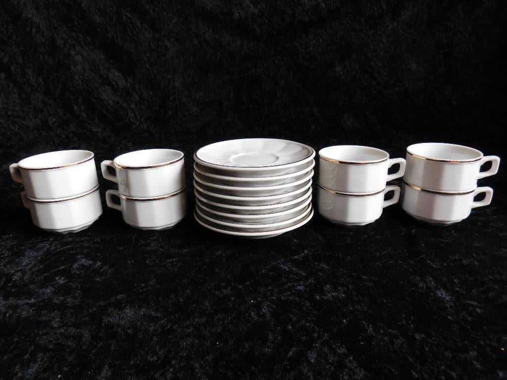 8x Porcelaine Bistro kop en schotel, wit met gouden rand, ds, Gebruikt, Ophalen of Verzenden, Overige stijlen, Kop(pen) en/of Schotel(s)