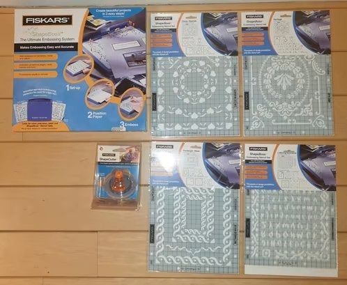 Fiskars Shapeboss Embossing Systeem Groot, mallen en Cutter, Ophalen of Verzenden, Nieuw, Overige thema's, Pons of Mal