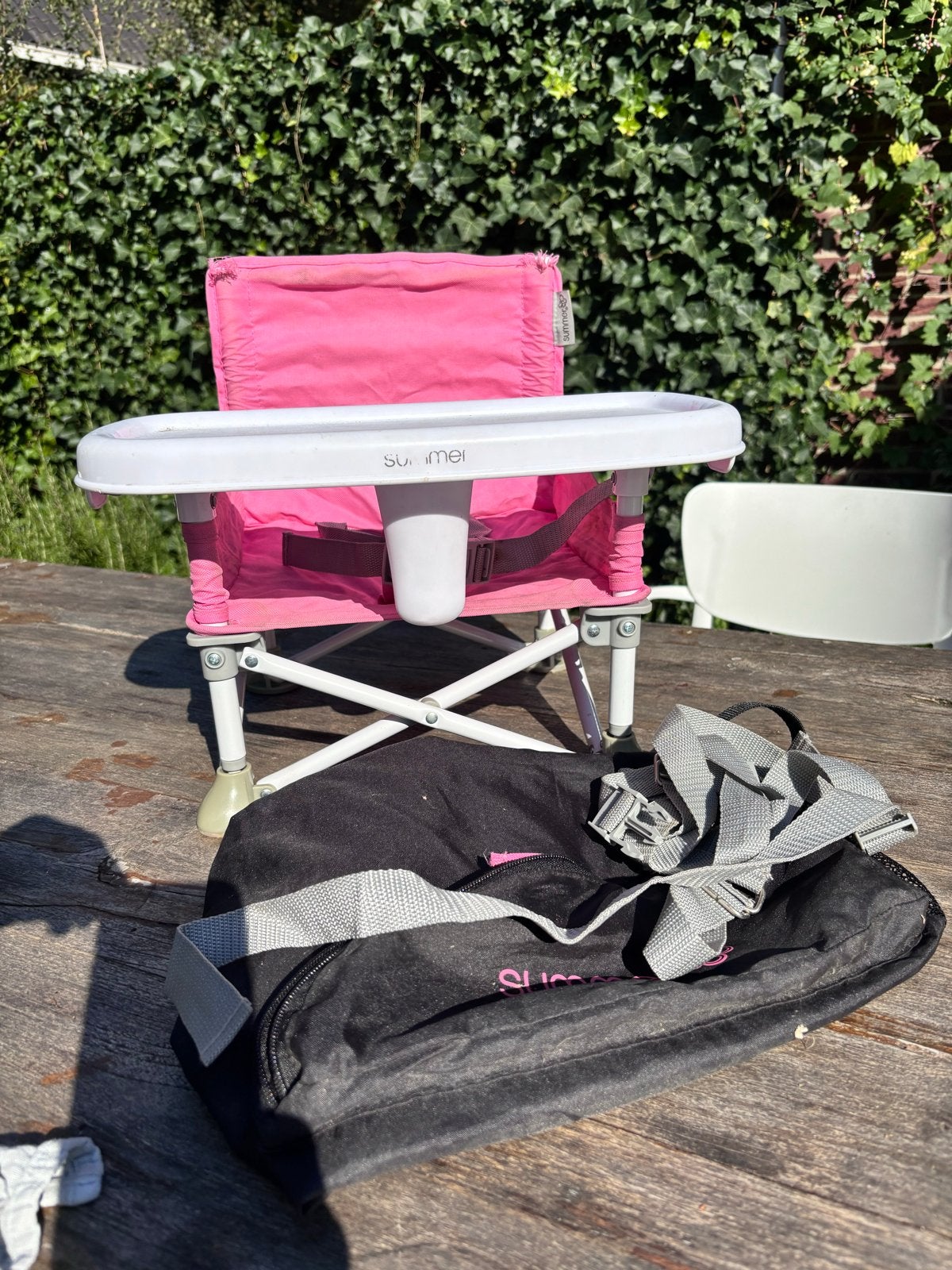 Roze inklapbare kinderstoel met eetblad en draagtas, Kinderen en Baby's, Ophalen of Verzenden, Gebruikt, Inklapstoel, Afneembaar eetblad