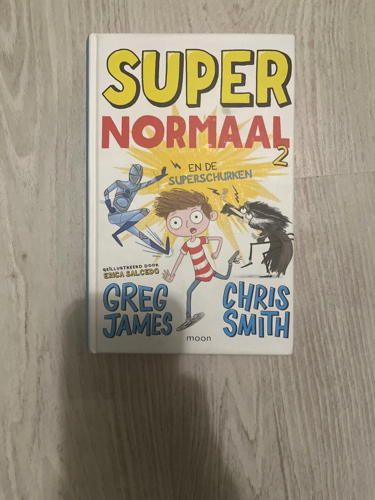 Super Normaal 2 en de Superschurken - Greg James & Chris Smi, Ophalen of Verzenden, Zo goed als nieuw, Fictie