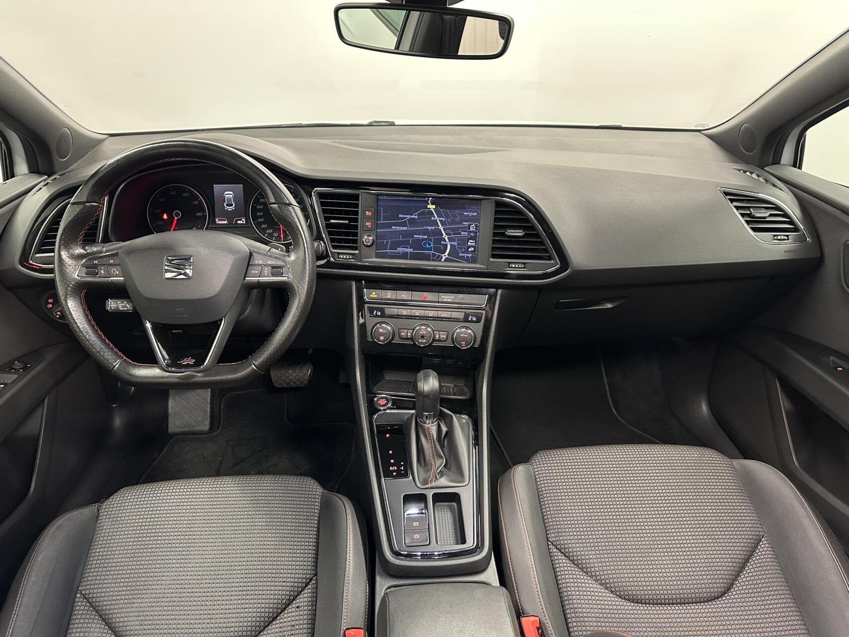 Seat Leon ST 1.5 TSI FR Business Intense PANO CARPLAY NAVI., Auto's, 4 cilinders, Leon, Leder en Stof, Wit