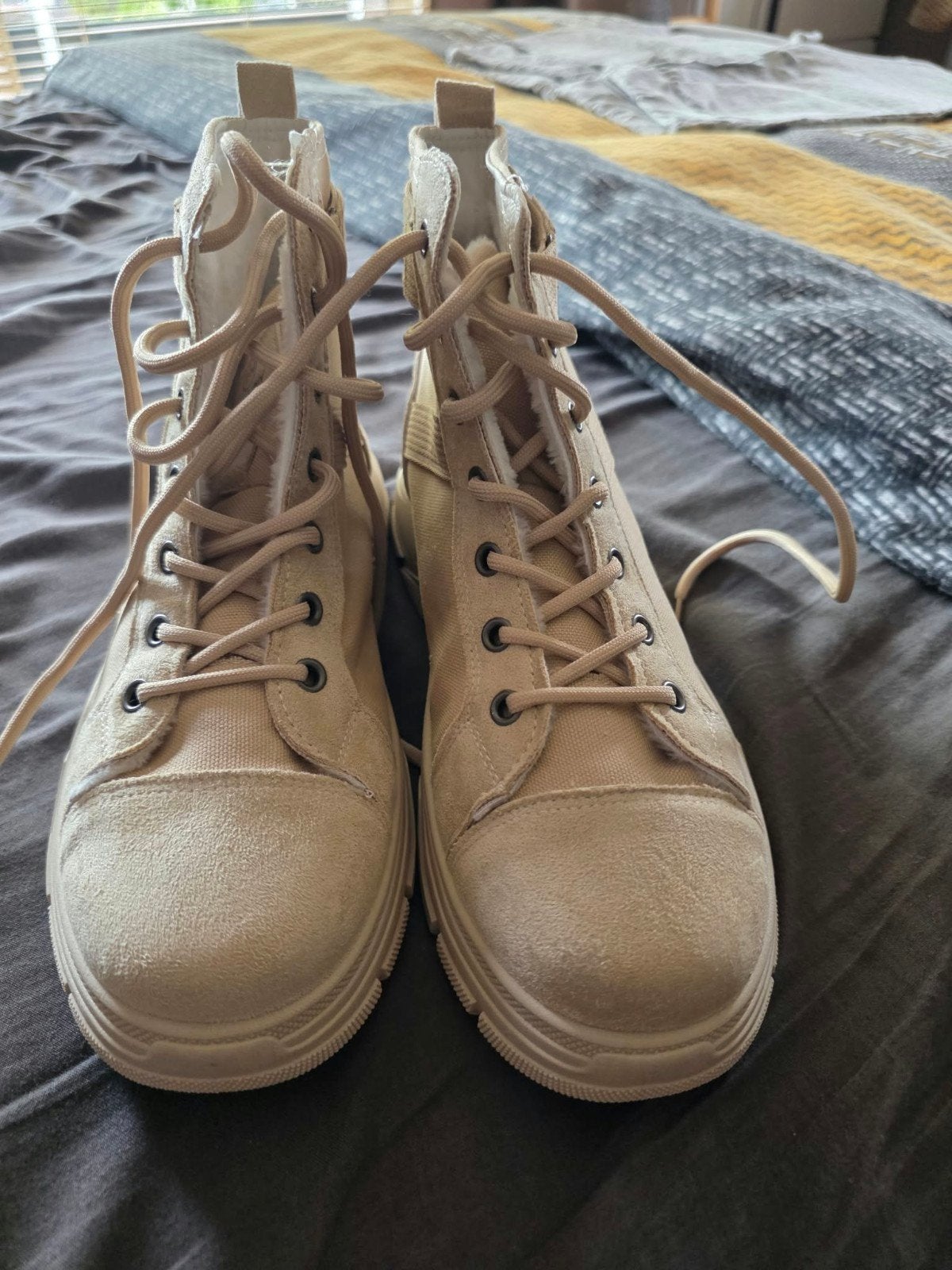 Schoenen maat 40,5 nieuw, Kleding | Dames, Ophalen of Verzenden, Nieuw, Beige, Sneakers of Gympen
