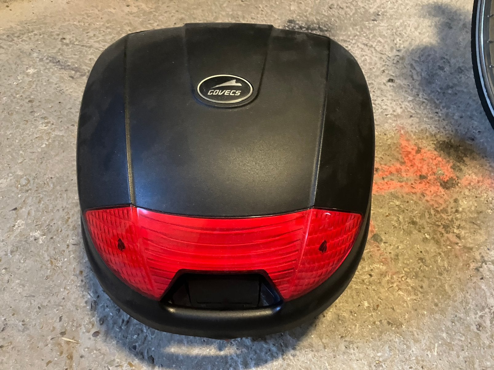 Topkoffer met slot sleutel en bevestegingsplaat., Fietsen en Brommers, Ophalen, Gebruikt, Govecs