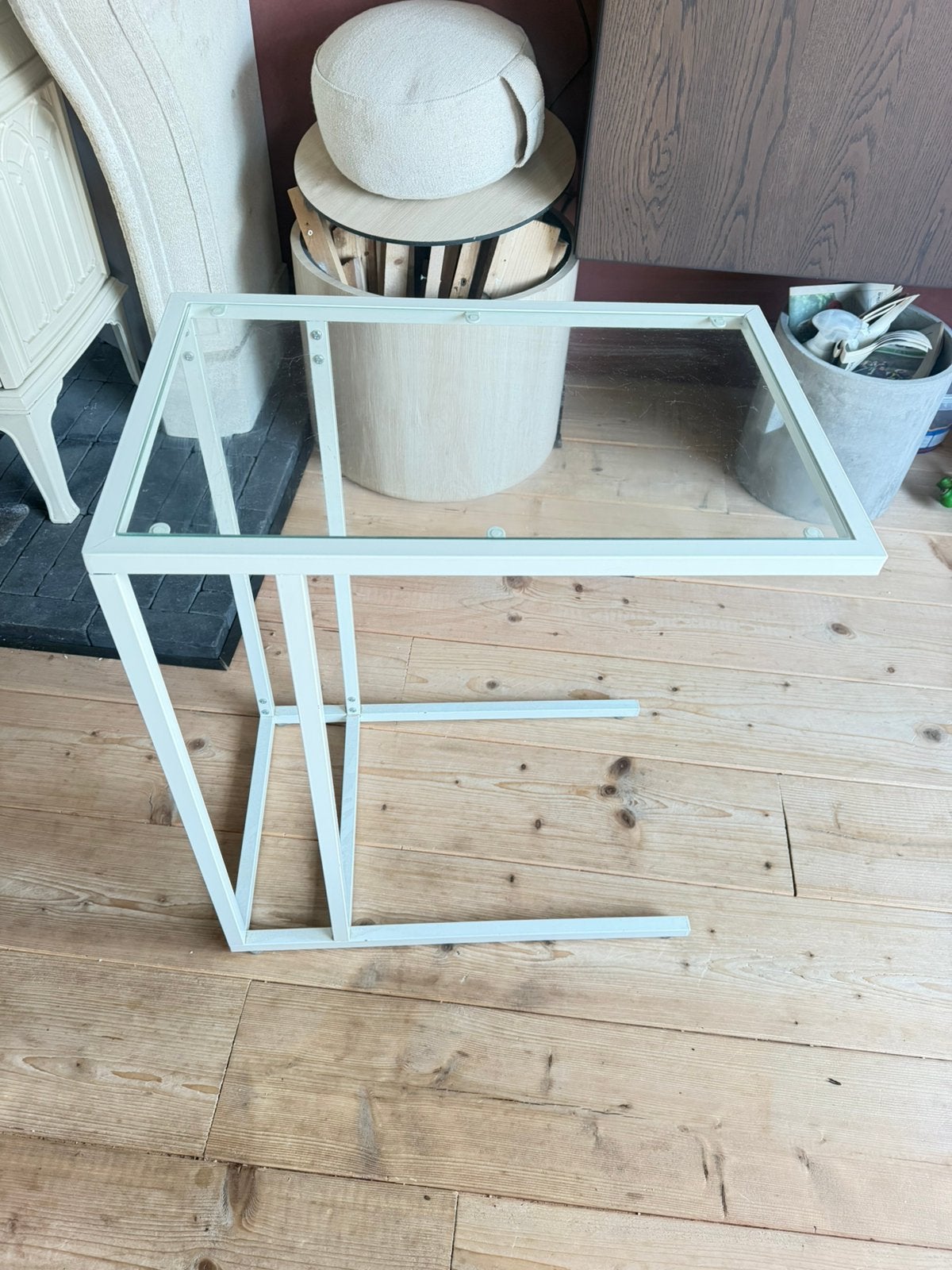Ikea bijzettafel onder bank glas wit metaal, Huis en Inrichting, Ophalen, Gebruikt, 50 tot 100 cm, Glas