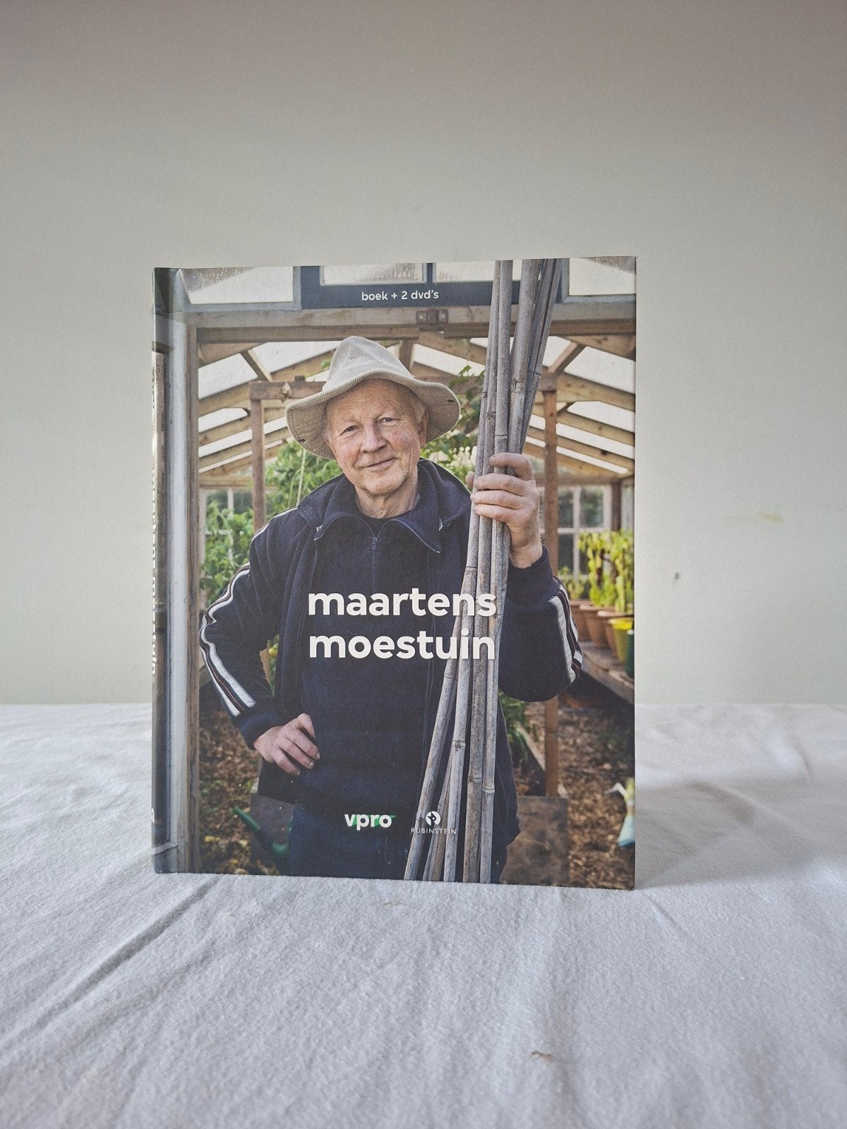 Maartens Moestuin Boek + 2 DVD's - Tuinieren en Moestuin, Ophalen of Verzenden, Zo goed als nieuw, Maarten 't Hart, Moestuin