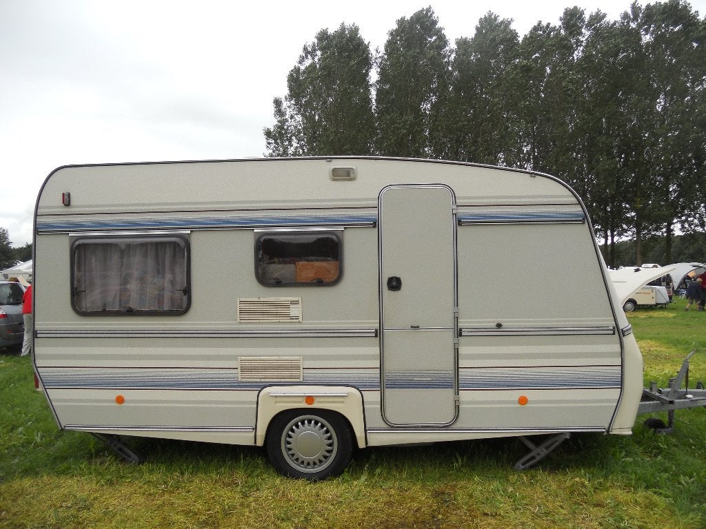 Caravan Wilk 400 met voortent en uitgebreide uitrusting, Caravans en Kamperen, Caravans, Standaardzit, Omvormbare zithoek, Particulier