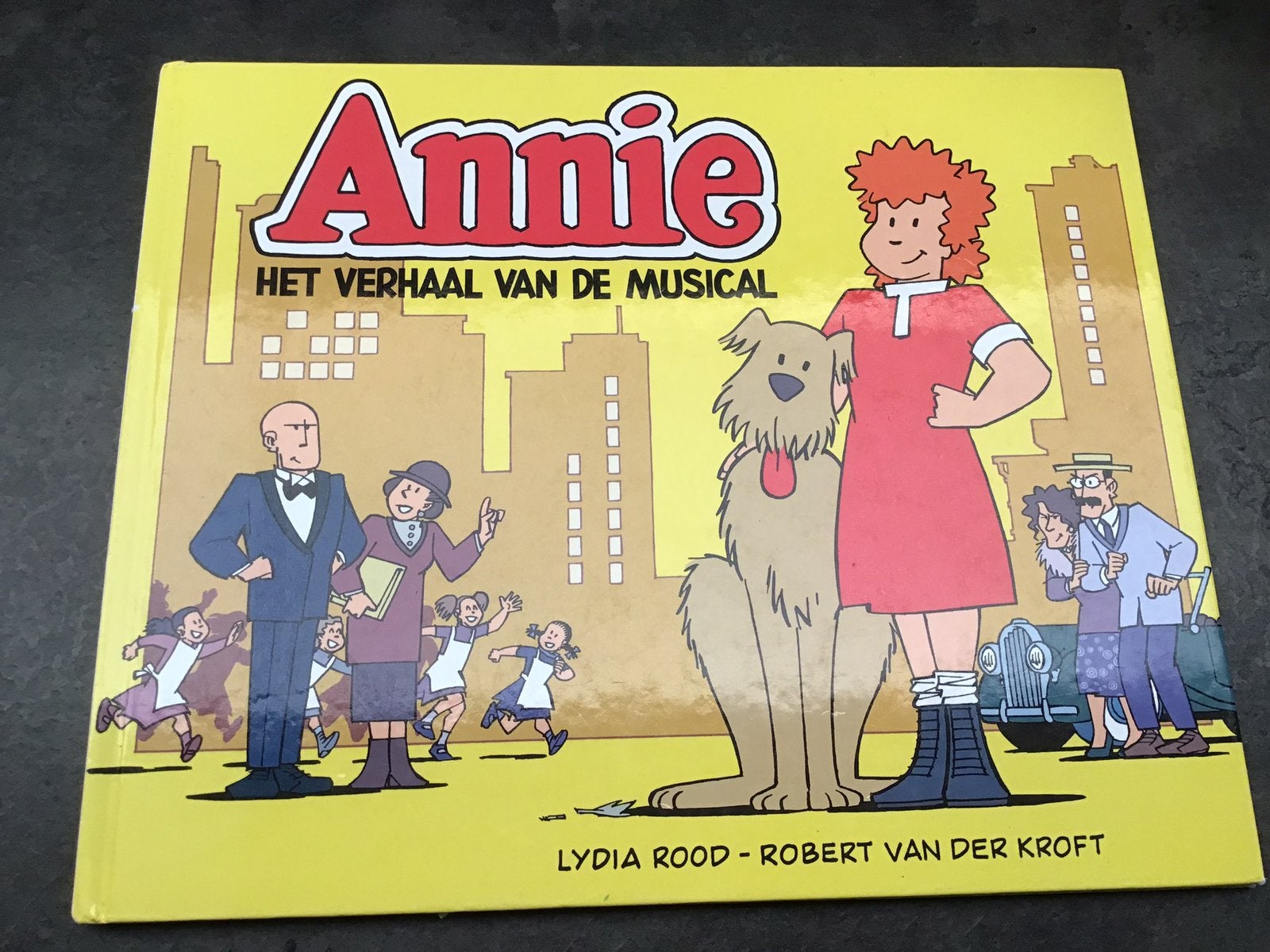 Boek annie (het verhaal van de musical, Ophalen of Verzenden, Zo goed als nieuw, Sprookjes