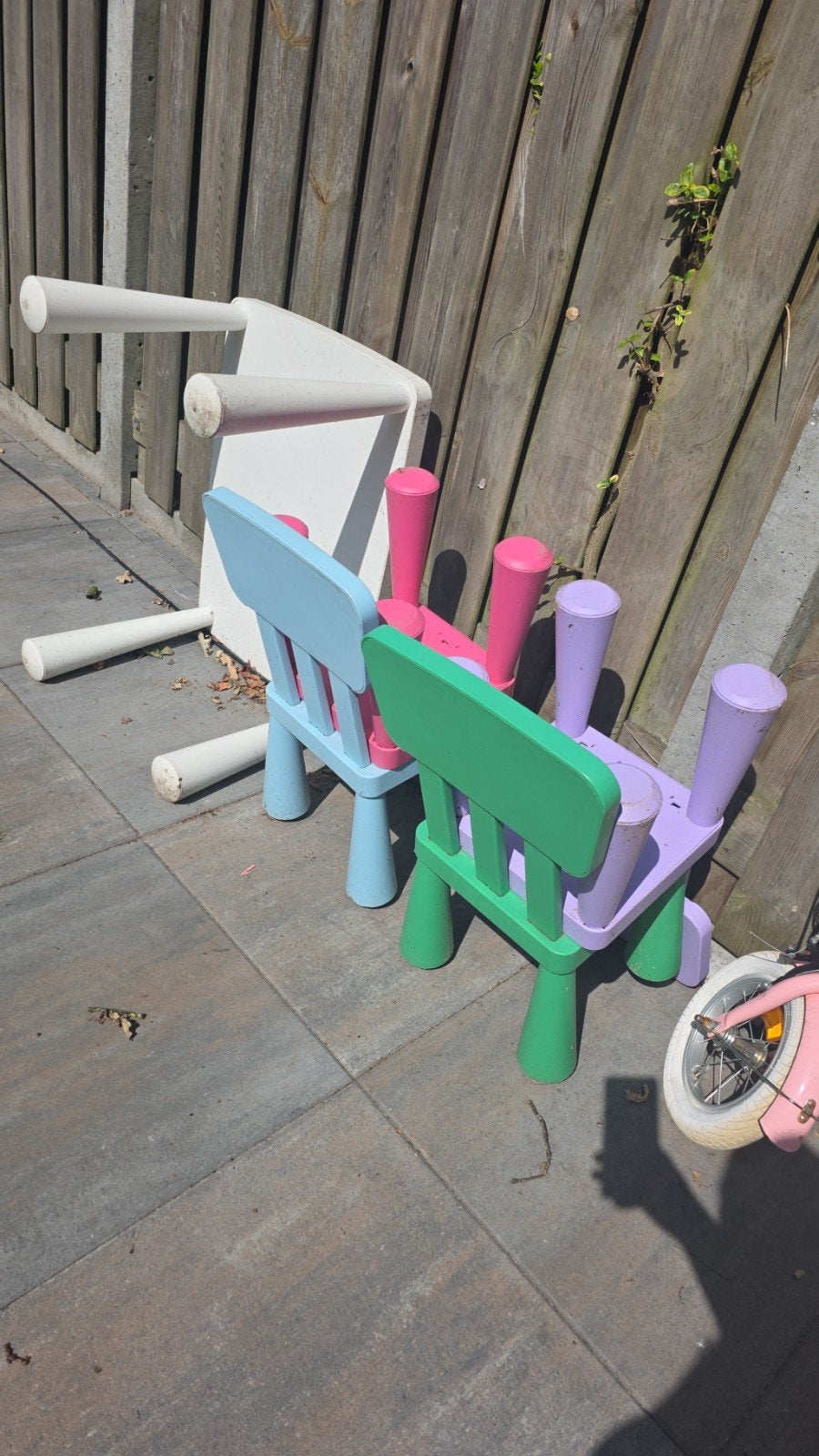 IKEA kinderstoeltjes en tafeltje, kleurrijk setje, Ophalen