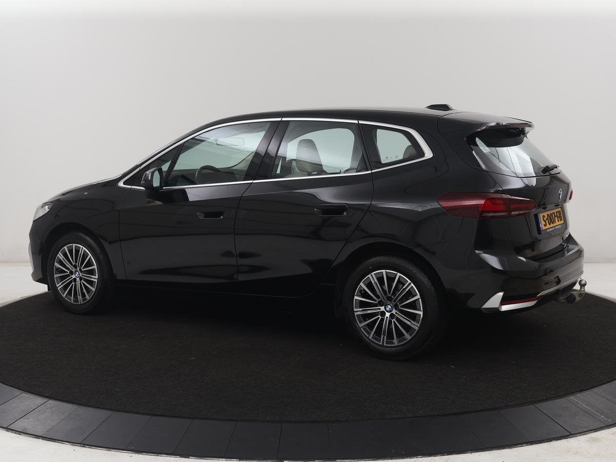 BMW 2-serie Active Tourer 220i | Leder | Cruise control | Na, Auto's, Gebruikt, Euro 6, Zwart, Origineel Nederlands