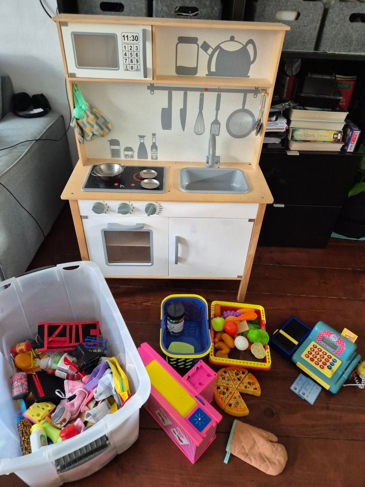 keukentje met veel spullen, Ophalen, Gebruikt, Hout, Speelkeuken-accessoire