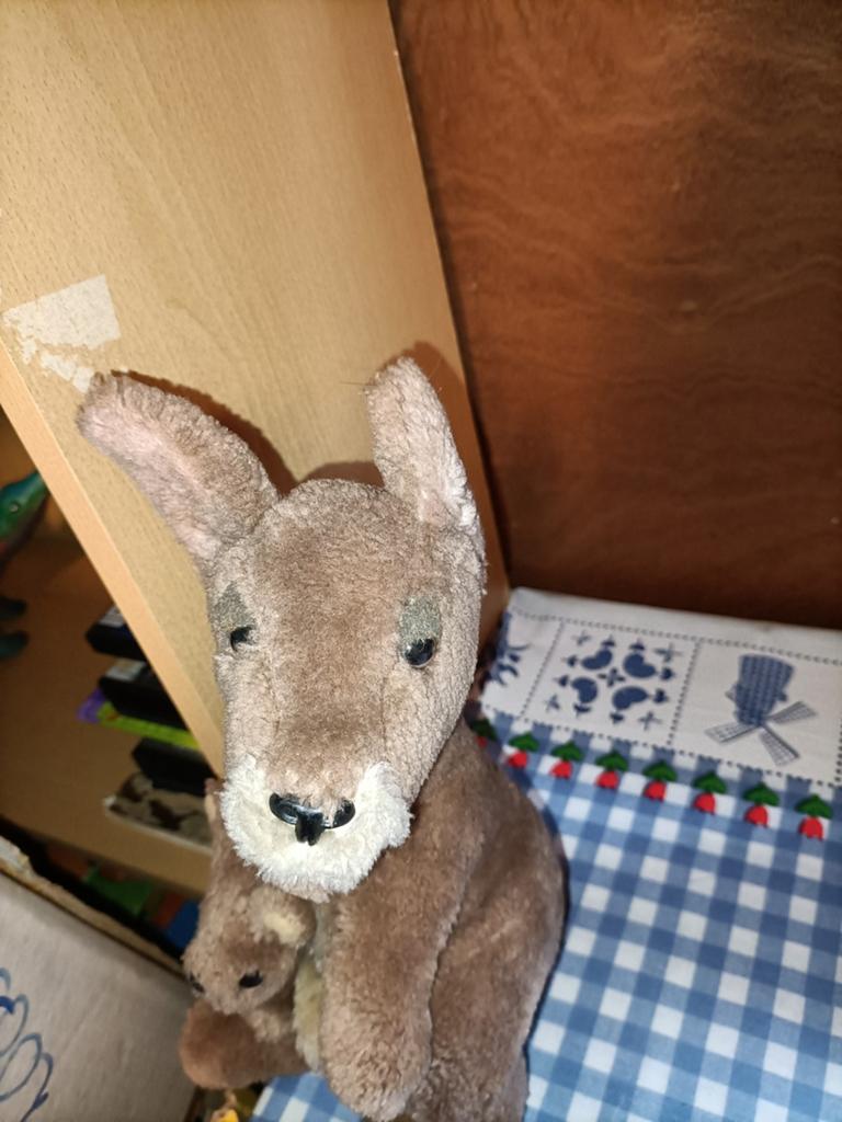 Kangaroo knuffel met kind in buidel 30 cm groot, Ophalen of Verzenden, Zo goed als nieuw, Overige typen