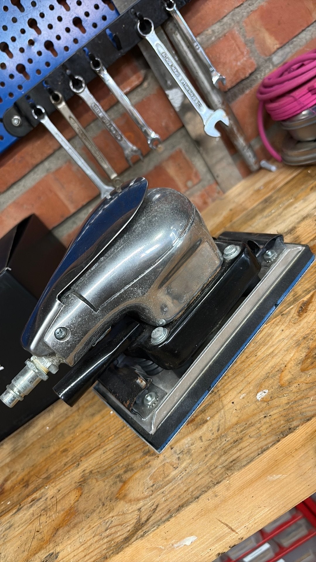 Hutchins Industriële Pneumatische Bandschuurmachine MK 4 VA, Doe-het-zelf en Verbouw, Gereedschap | Schuurmachines, Ophalen of Verzenden