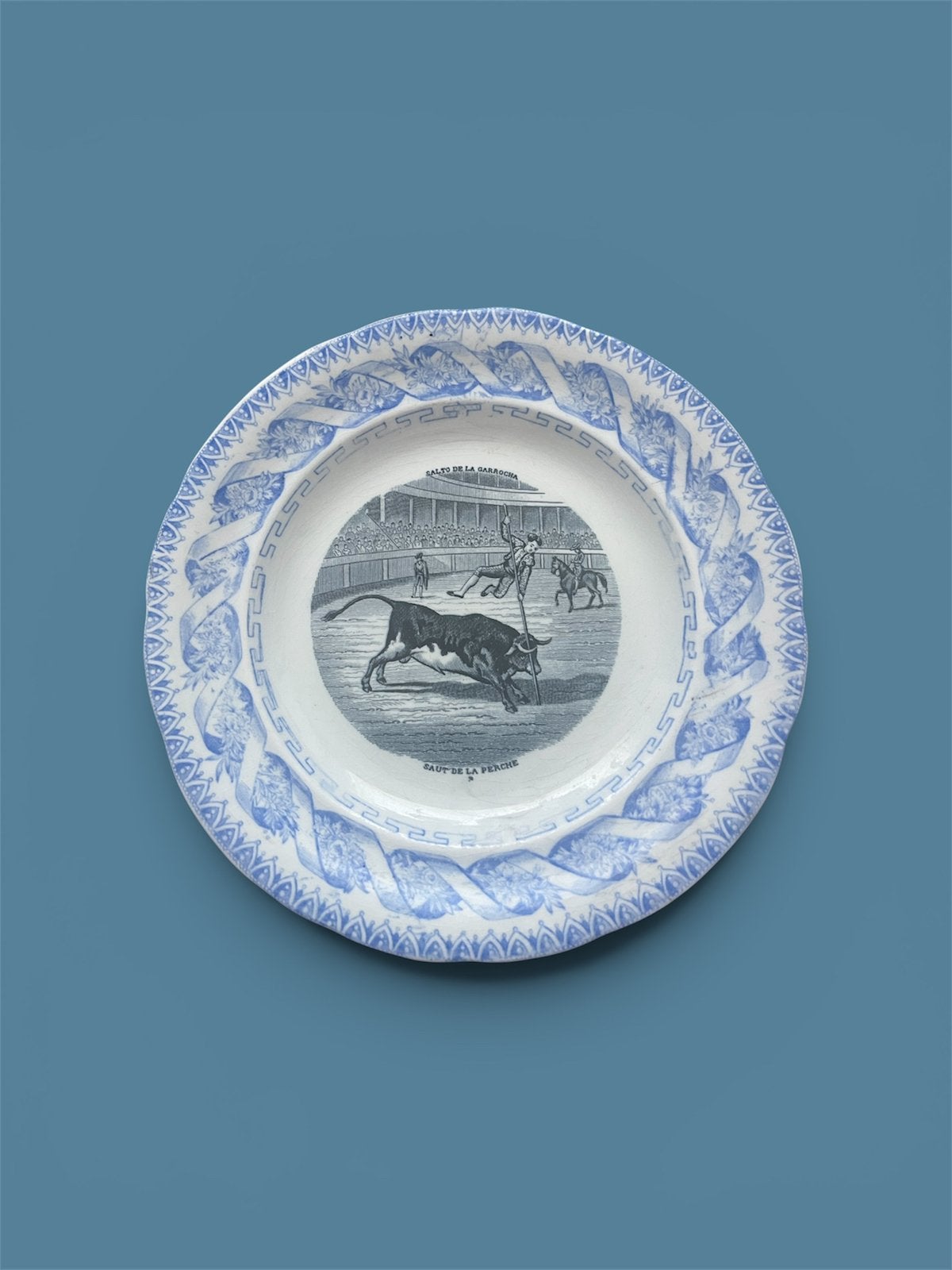 Antiek faience bord Gien stierenvechten, Antiek en Kunst, Verzenden
