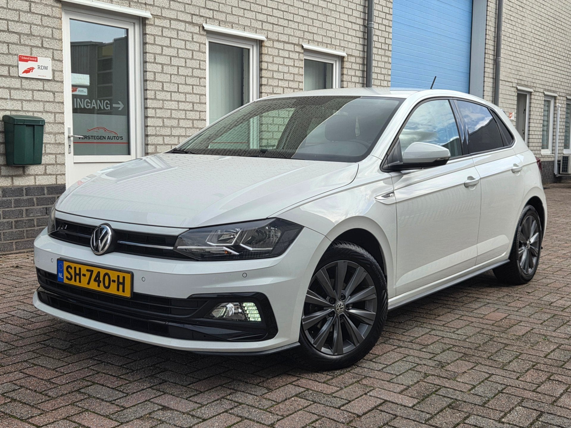 Volkswagen Polo 1.0 TSI R-Line Navigatie-Cruise-Carplay-Pdc, Auto's, Voorwielaandrijving, Dealer onderhouden, Euro 6, Wit
