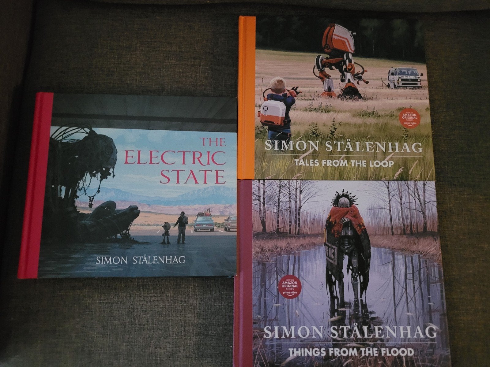The Electric State en Tales/Things from the loop, Boeken, Science fiction, Ophalen, Zo goed als nieuw, Simon Stalenhag