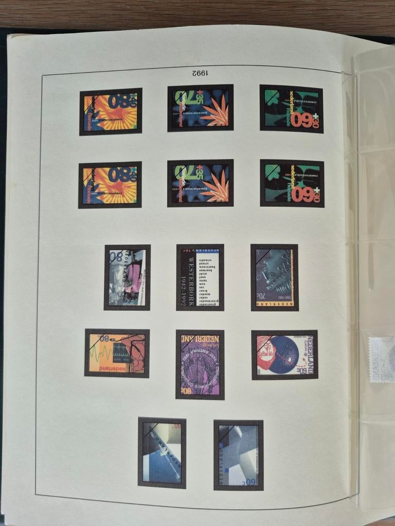 Luxe Lindner postzegelalbum Nederla d 1980-1994, Postzegels en Munten, Postzegels | Toebehoren, Ophalen of Verzenden, Verzamelalbum