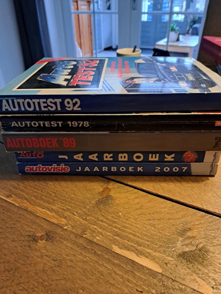 5 zware autojaarboeken, Boeken, Auto's | Boeken, Ophalen of Verzenden, Zo goed als nieuw