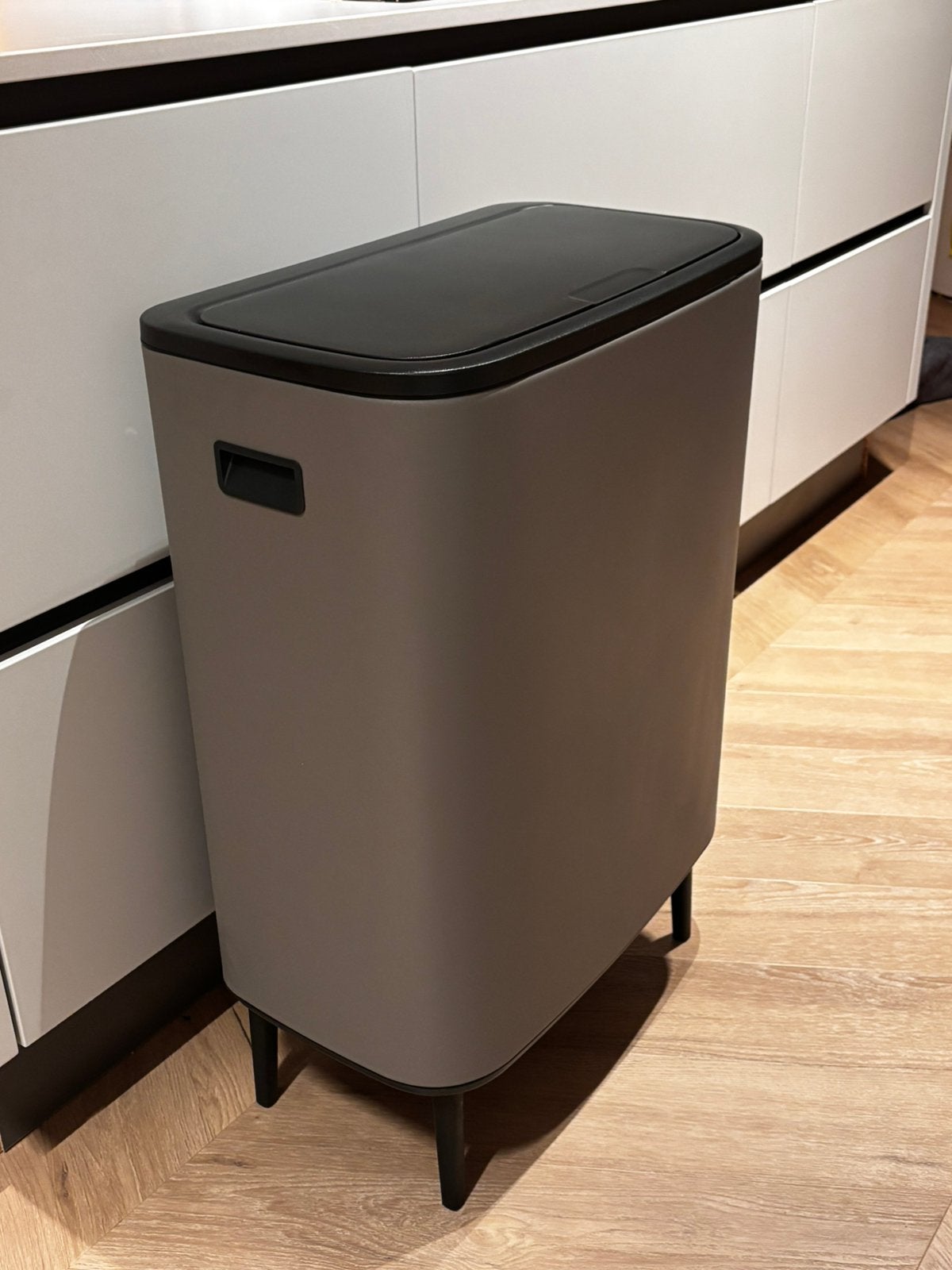 Brabantia Bo Touch Afvalemmer Hi 2x30, Mineral Concrete Grey, Ophalen, 50 – 75, 40 liter of meer, Zo goed als nieuw