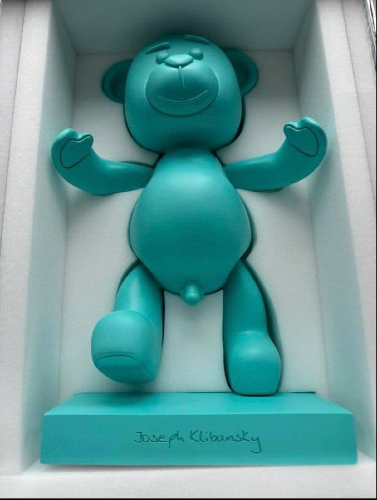 Joseph Klibansky 'Bare Hug' Beeld - Turquoise, Blauw, Kunststof, Ophalen of Verzenden, Zoogdier