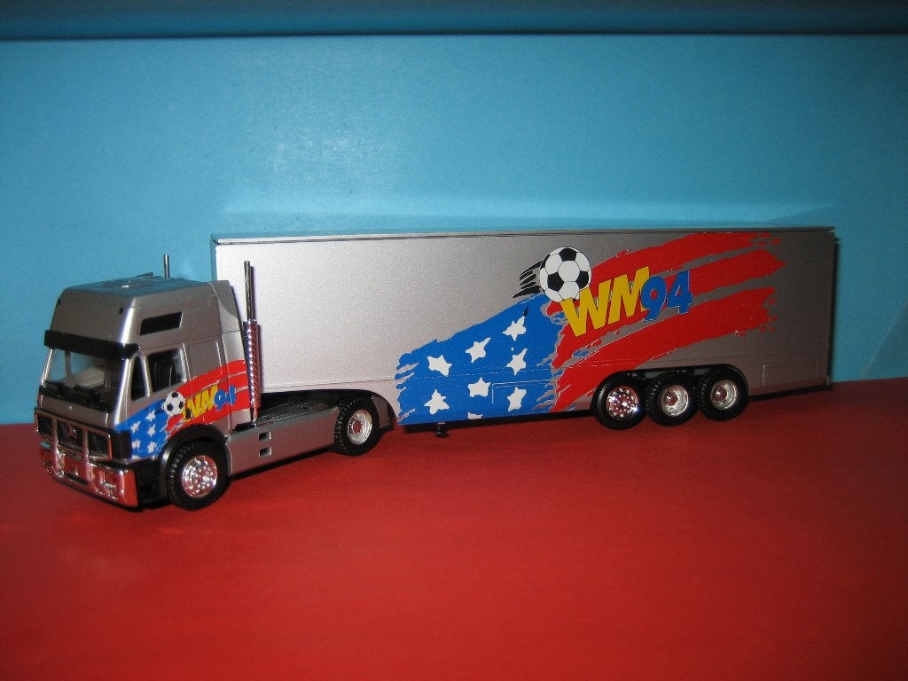 WM-Voetbal  1994  MERCEDES met oplegger  Herpa, Ophalen of Verzenden, Zo goed als nieuw, Bus of Vrachtwagen, Herpa