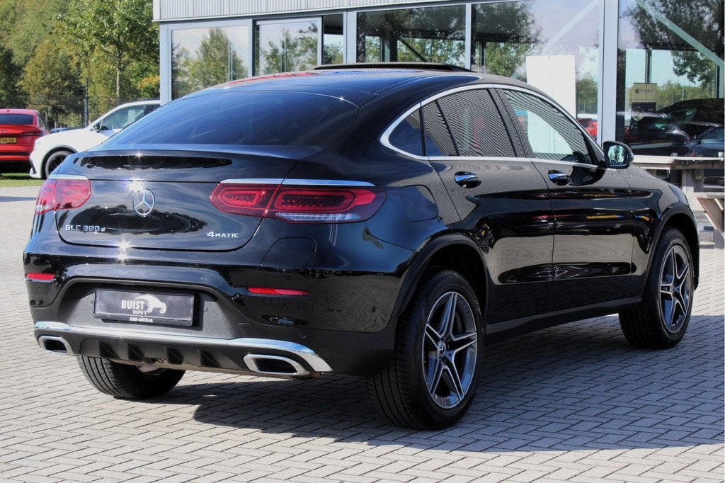 Mercedes-Benz GLC Coupé 300e 4MATIC Business Solution AMG S, Auto's, Automaat, 1940 kg, Gebruikt, 4 cilinders