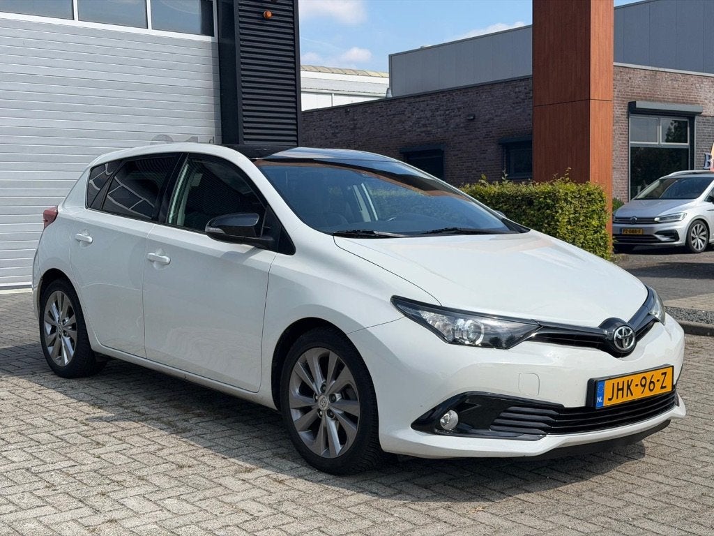 Toyota Auris 1.6 D-4d-f 112pk 2018 Wit VERKOCHT !!!, Auto's, Voorwielaandrijving, Zwart, 4 cilinders, Bedrijf