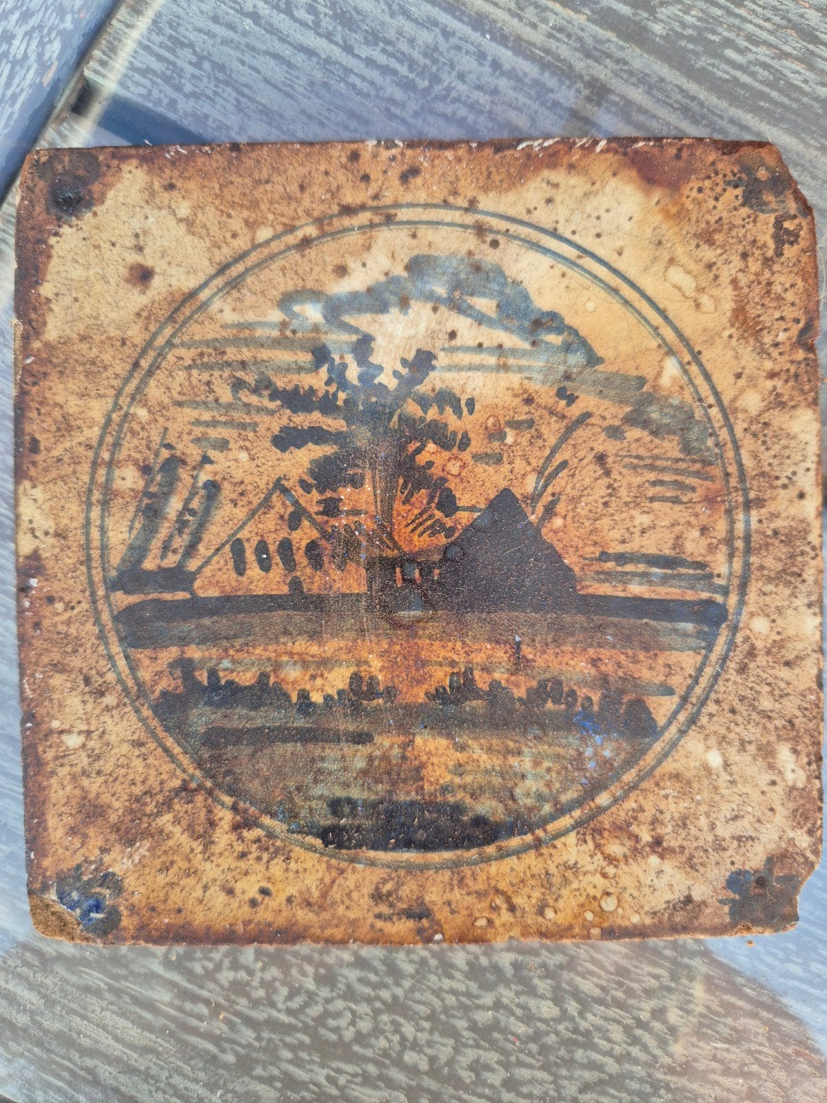 Antieke tegel met Egyptisch landschap, Antiek en Kunst, Antiek | Wandborden en Tegels, Ophalen of Verzenden