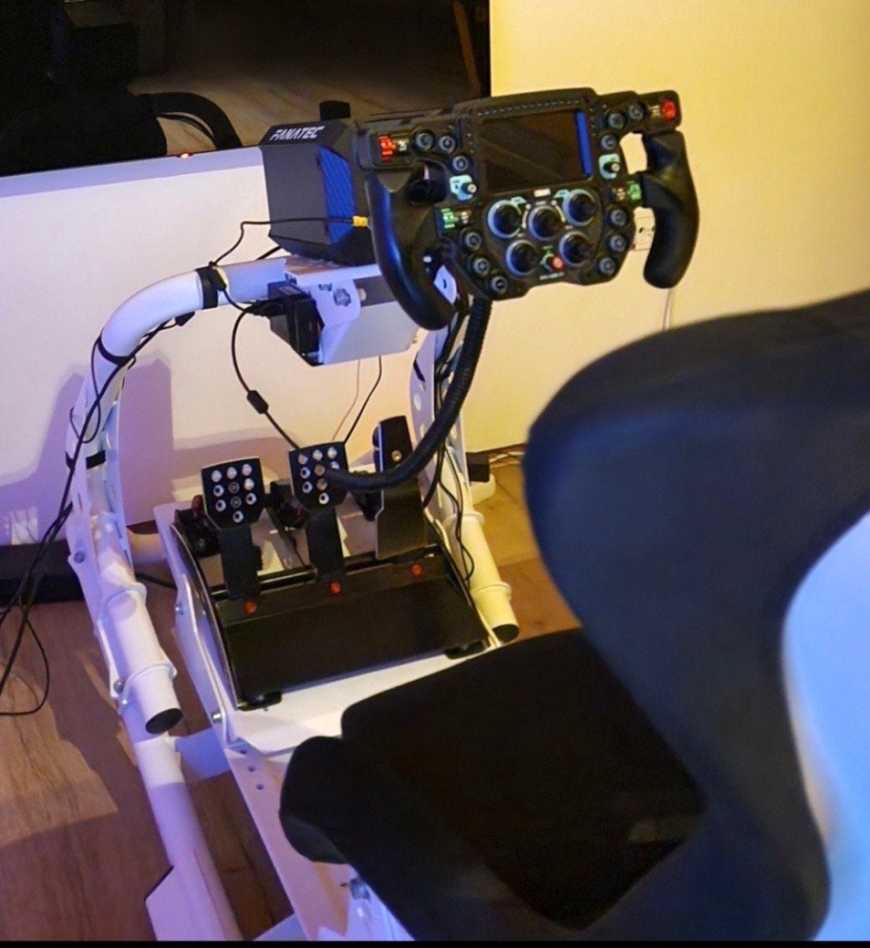 Complete Sim Racing Setup: GSI Hyper P1, Fanatec, Rseat N1, Ophalen, 1 speler, Zo goed als nieuw, Eén computer