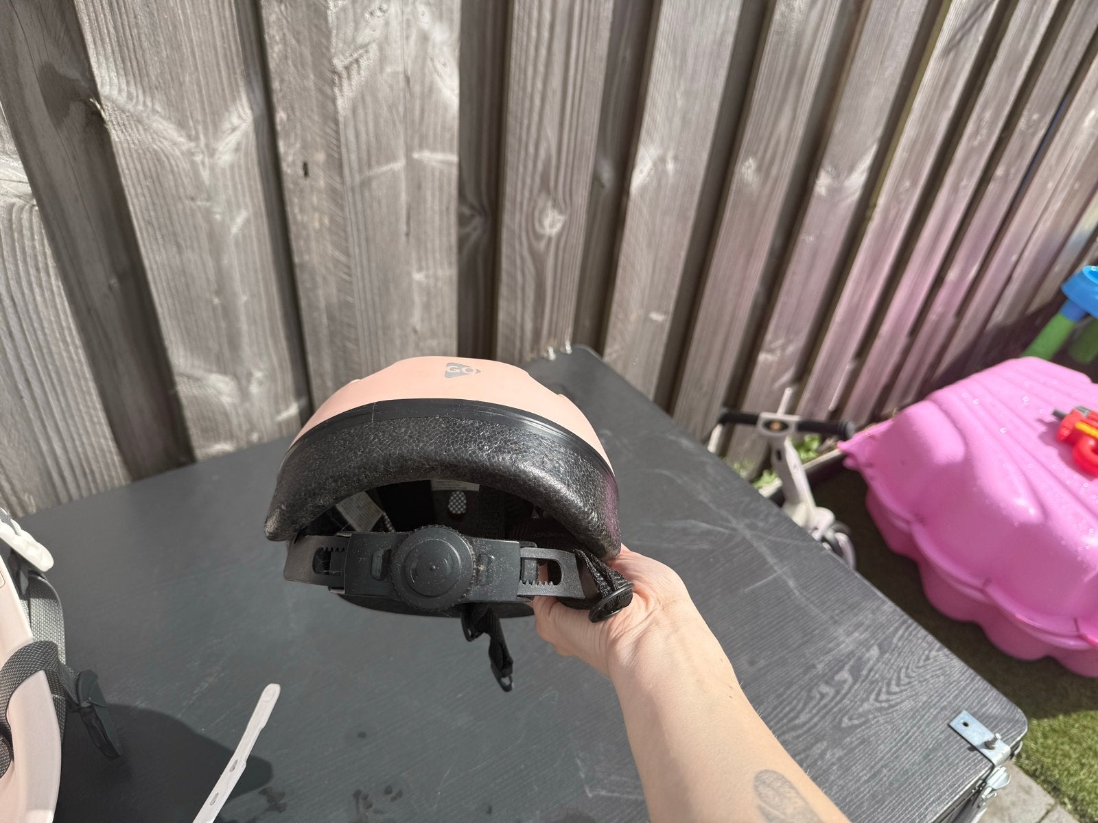 Fietsstoeltje en helm set - Roze, Fietsen en Brommers, Ophalen, Gebruikt, Voorzitje