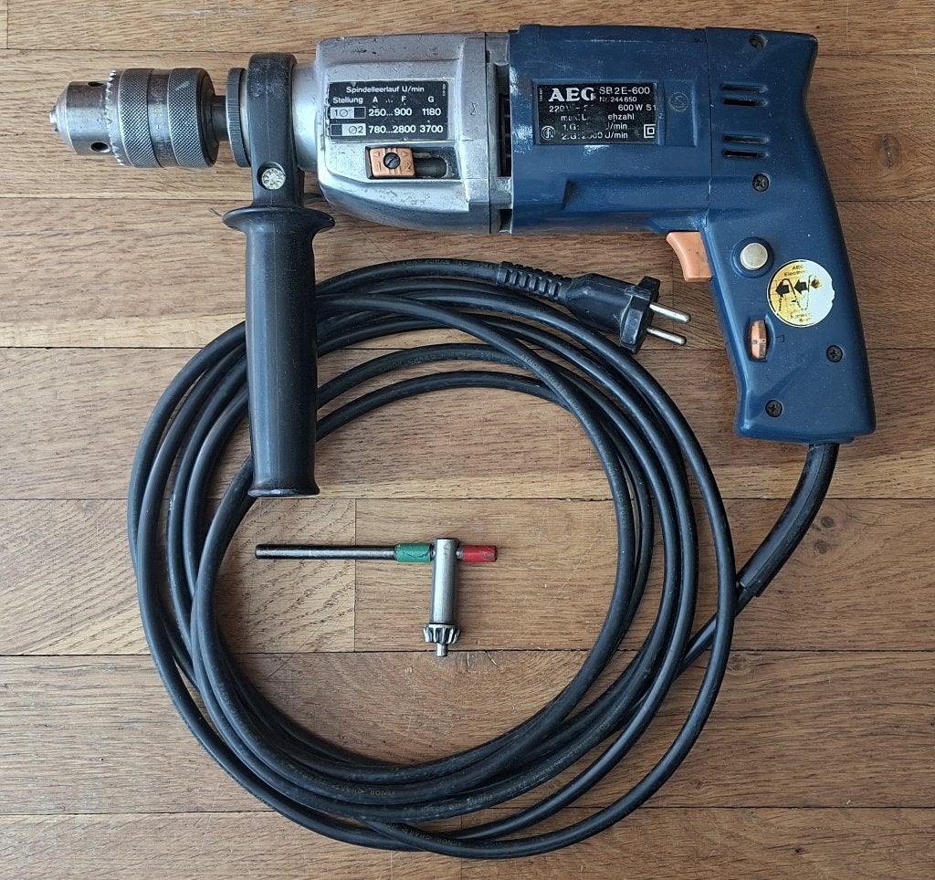 AEG klopboormachine SB 2E-600, Doe-het-zelf en Verbouw, Gereedschap | Boormachines, Ophalen of Verzenden, Gebruikt, 600 watt of meer
