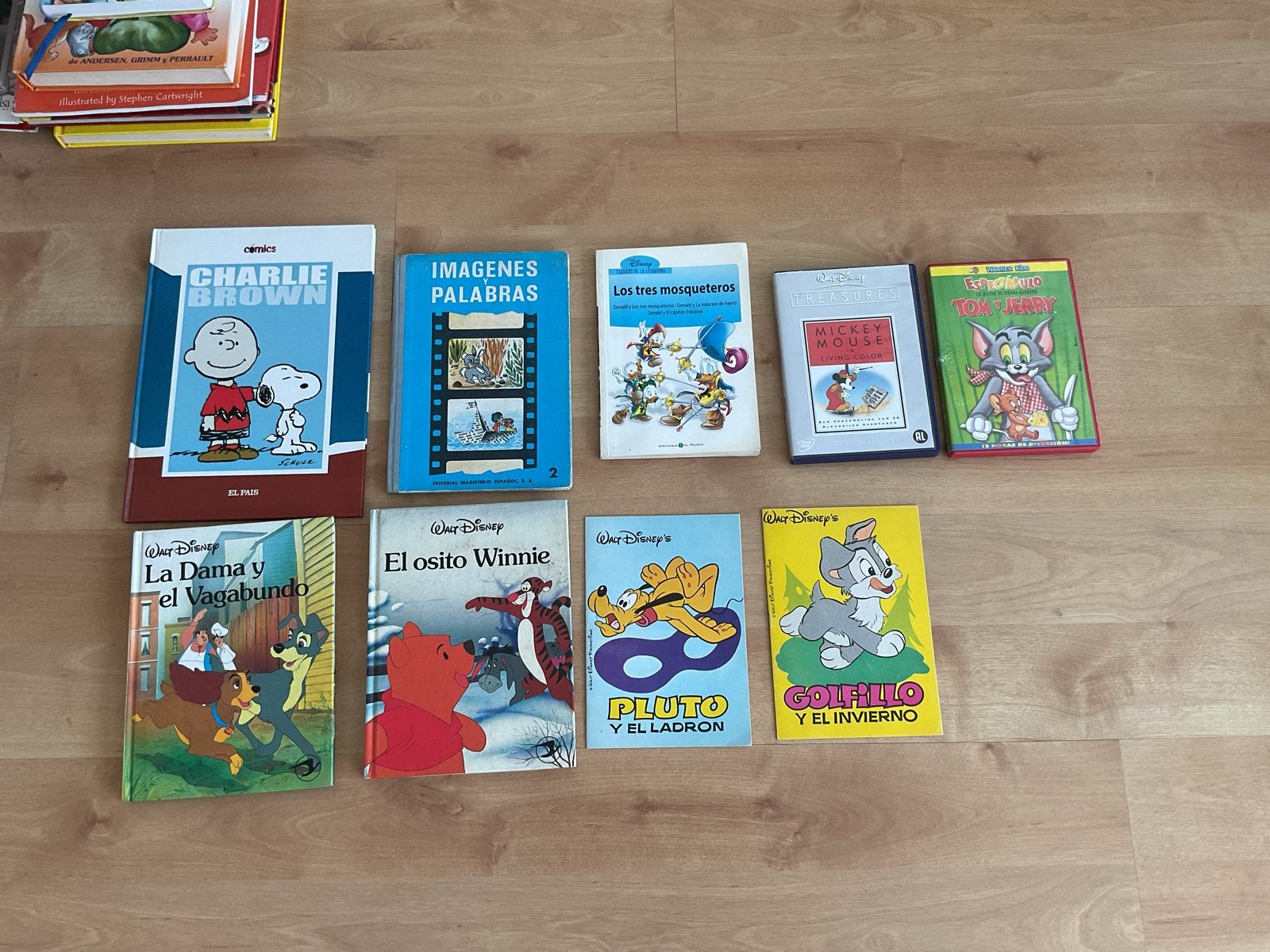 Diverse Spaans kinderboeken en dvd's: Disney, Charlie Brown, Alle leeftijden, Ophalen of Verzenden, Kinderprogramma of -film, Inclusief doosje
